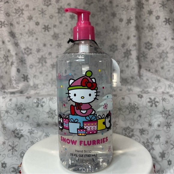 Sanrio Hello Kitty Christmas Scented Hand Soaps - Candy Cane Kisses &Snow Flurry - Picture 8 of 12